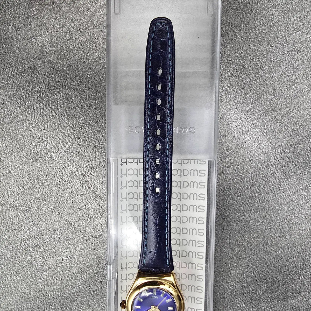 Swatch Irony Jenaye Watch Women 24mm Blue Dial Gold Tone Round YSG105C New Batt6