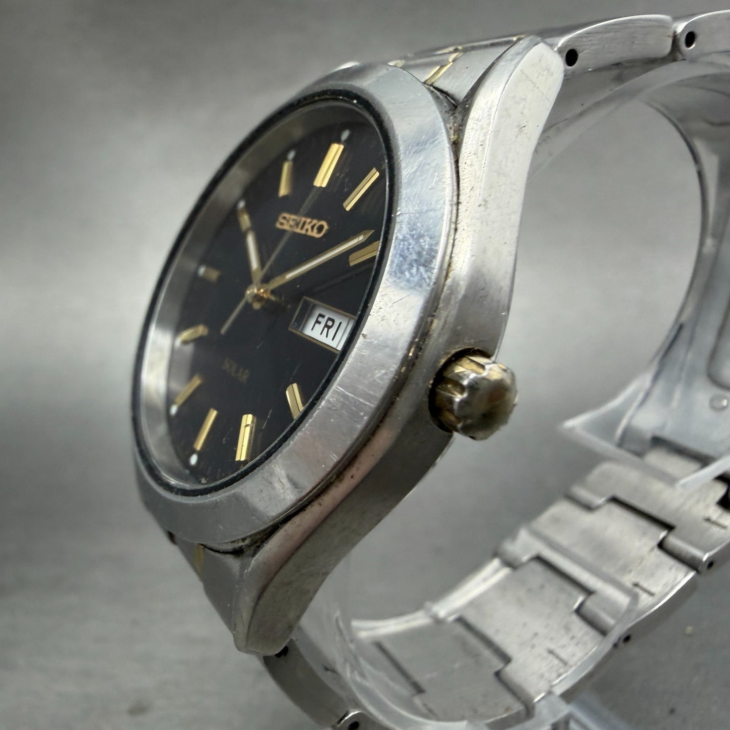Seiko Solar Watch Men 37mm Black Dial Two Tone Daydate Round V158-0AB0 Runs2