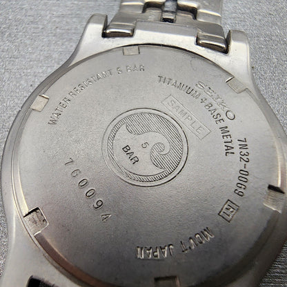 Seiko Titanium Watch Men 35mm Black Dial Gray Tone Date 7n320069 BROKEN BAND9