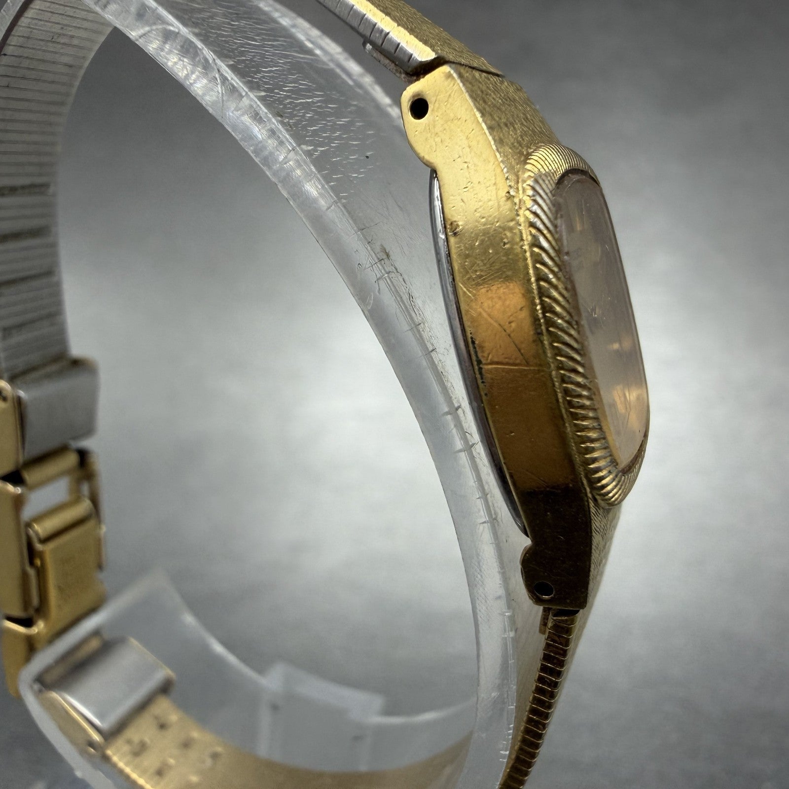 Seiko Watch Women 16mm Champagne Dial Gold Tone Vintage 1400-8359 New Battery3