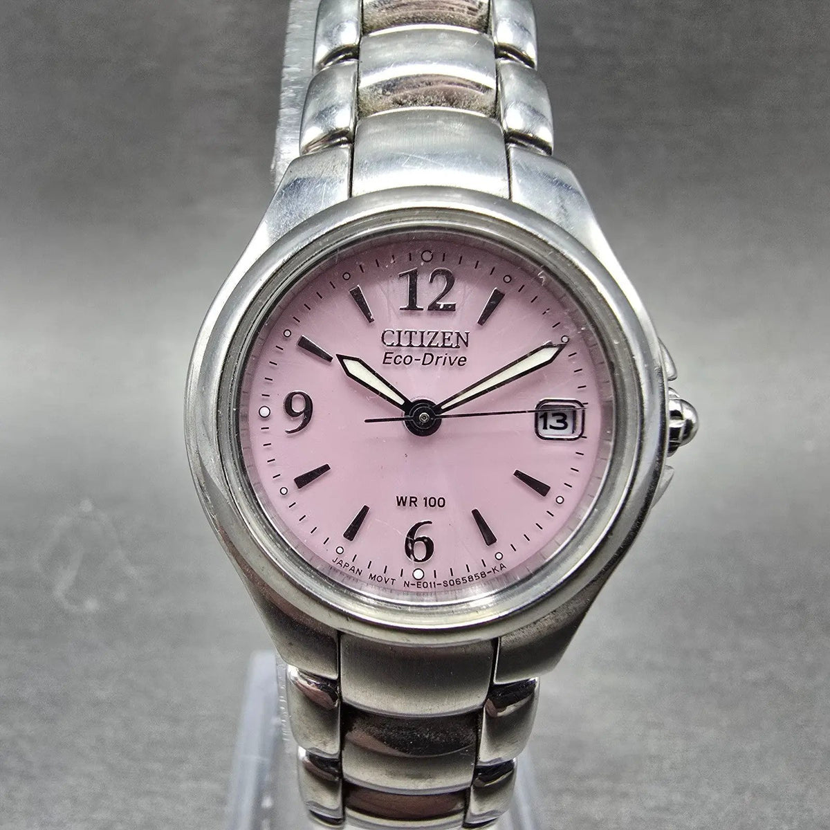 Citizen Eco-Drive Watch Women 26mm Pink Dial Silver Tone Date E011-S039941 Runs0