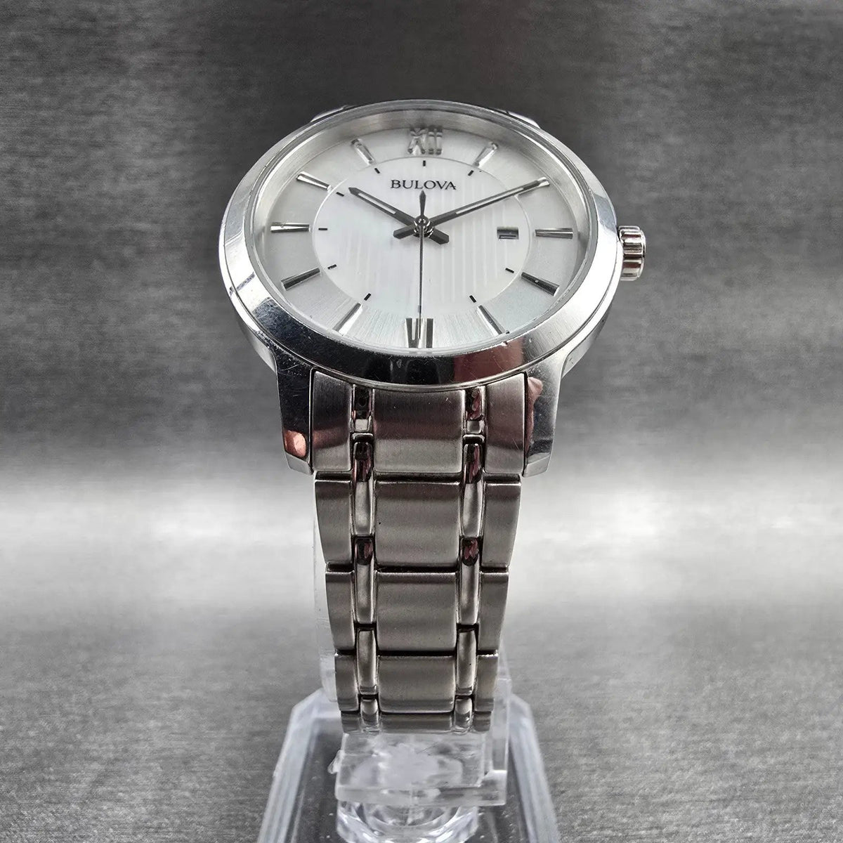 Bulova Watch Women 32mm MOP Dial Silver Tone Date Round 96M140 New Battery5