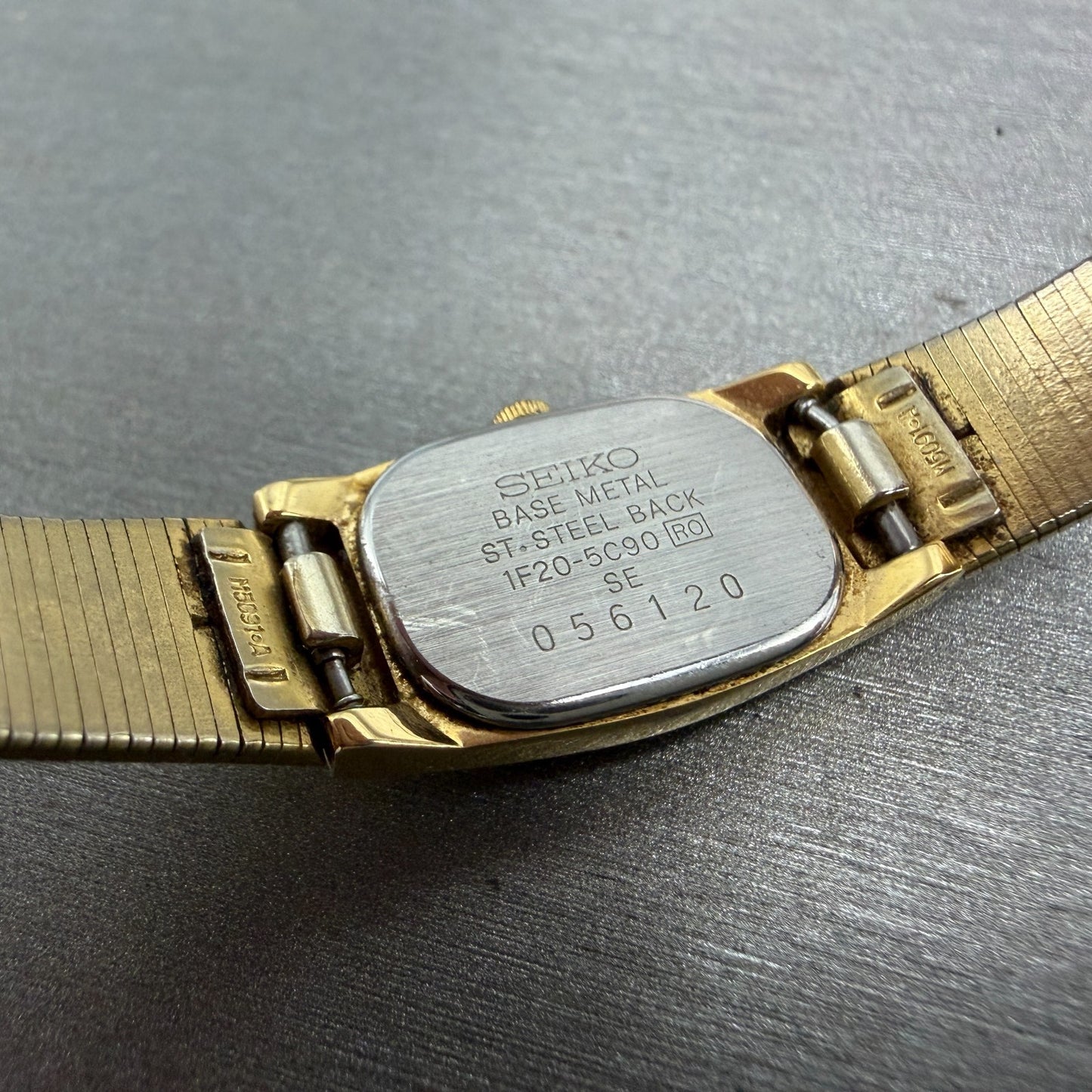 Seiko Watch Women 14mm Champagne Dial Gold Tone Oval 1F20-5C90 New Battery VTG9