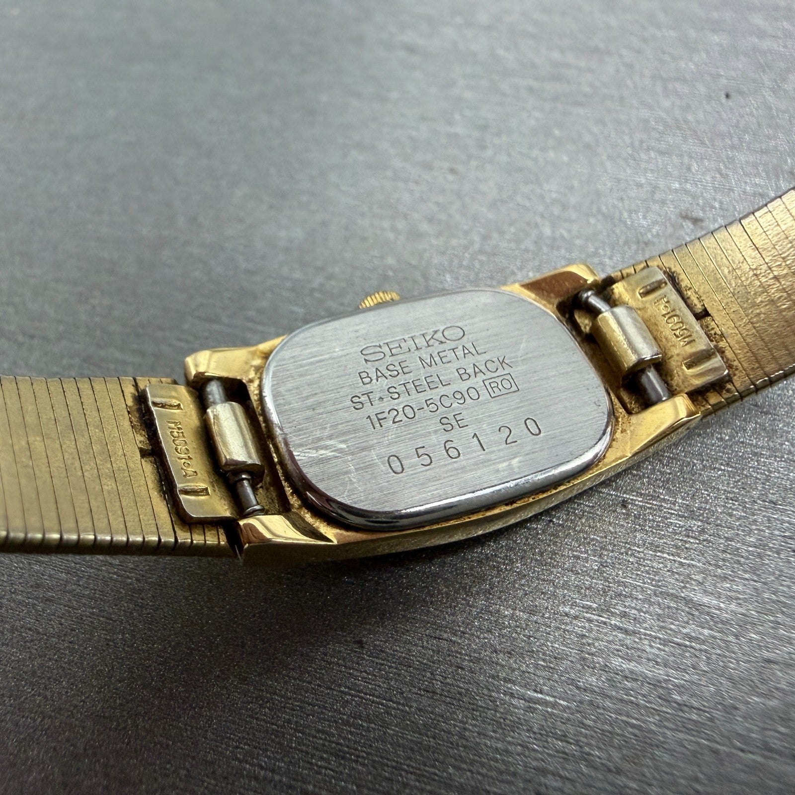 Seiko Watch Women 14mm Champagne Dial Gold Tone Oval 1F20-5C90 New Battery VTG9