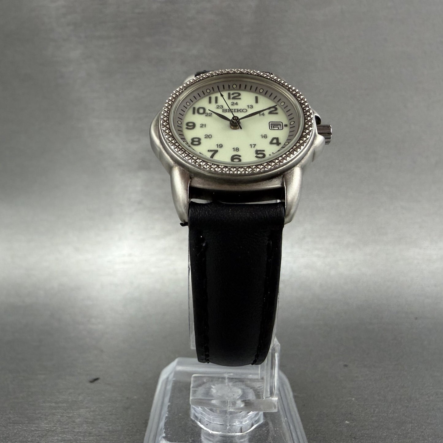Seiko Watch Women 27mm Luminous Dial Silver Tone Date 7N82-6D09 New Battery5