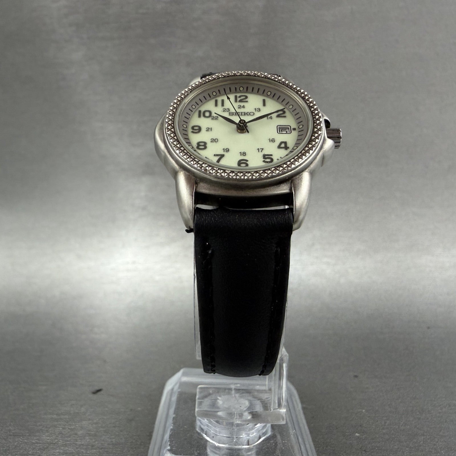 Seiko Watch Women 27mm Luminous Dial Silver Tone Date 7N82-6D09 New Battery5