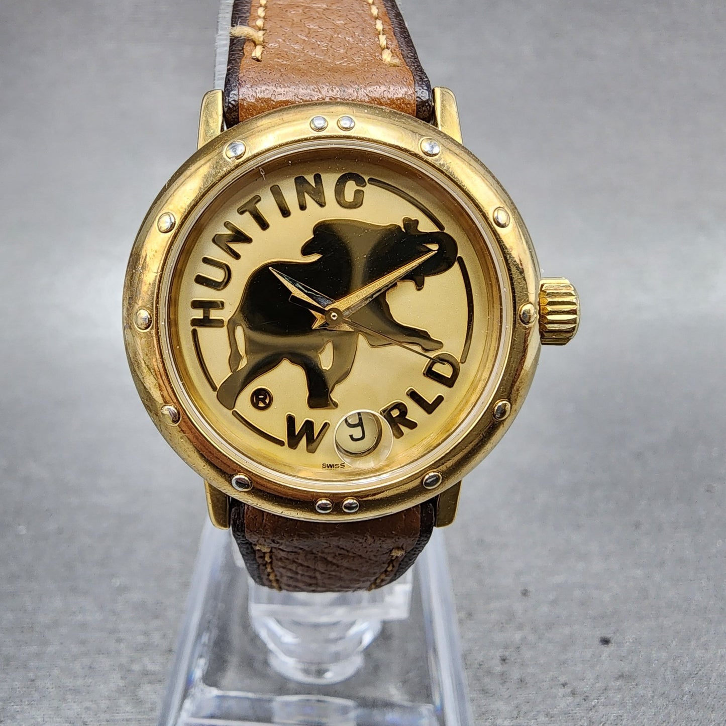 Hunting World Watch Women 27mm Gold Dial Gold Tone Date Round  New Battery0