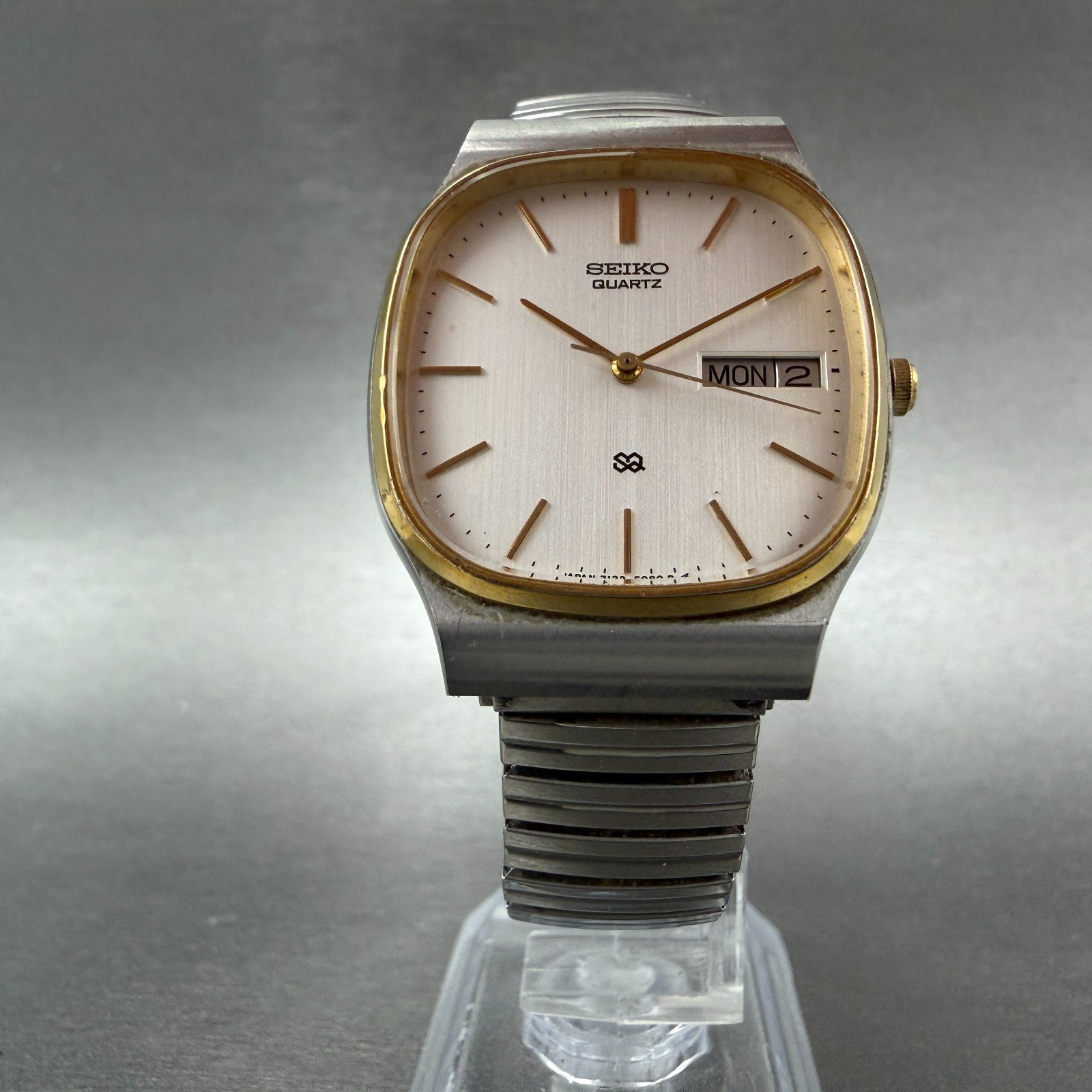 Seiko SQ Watch Men 32mm Silver Dial Two Tone Daydate Rectangle 7123-5100 PARTS6