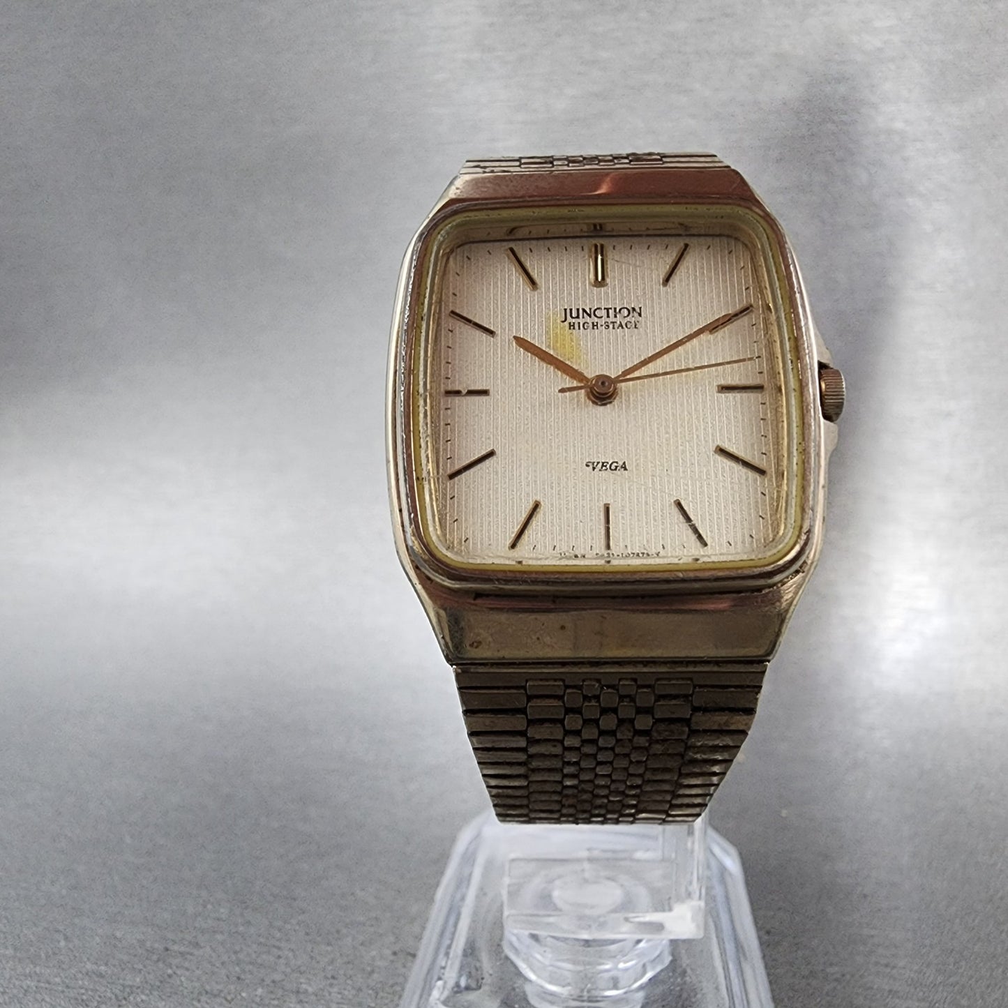 Vega Junction Tank Watch Men 29mm Cream Dial Gold Tone Rectangle New Battery6