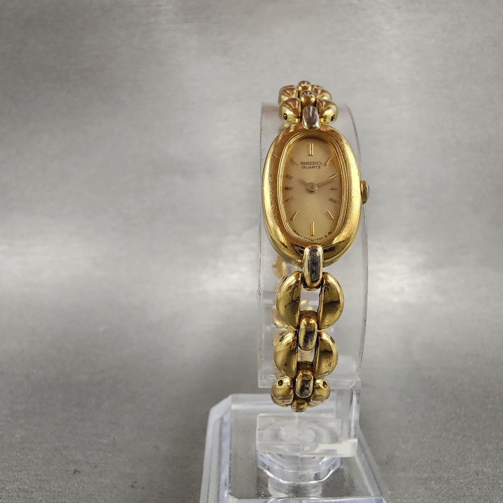 Seiko Watch Women 13mm Champagne Dial Gold Tone Oval 2e206160 New Battery6