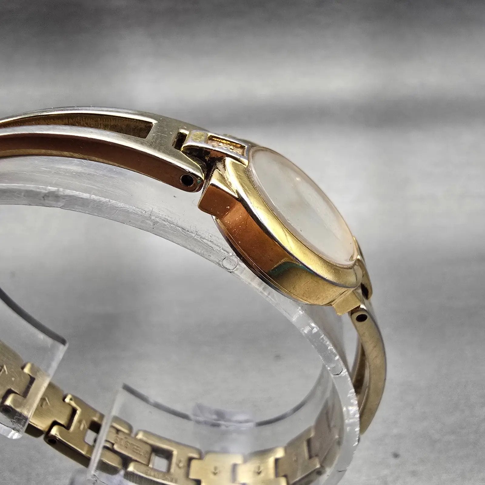 Seiko Watch Women 20mm MOP Dial Gold Tone Round 1N00-0GN0 New Battery Vintage3