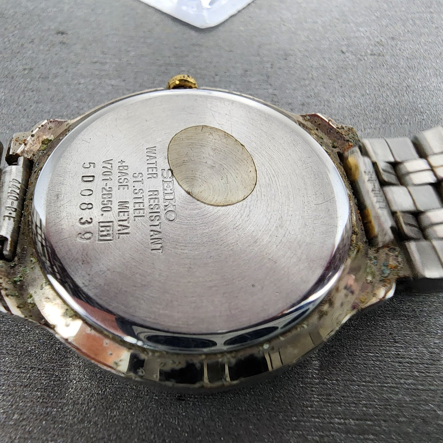 Seiko Watch Men 32mm White Dial Two Tone Round v701-2b50 New Battery