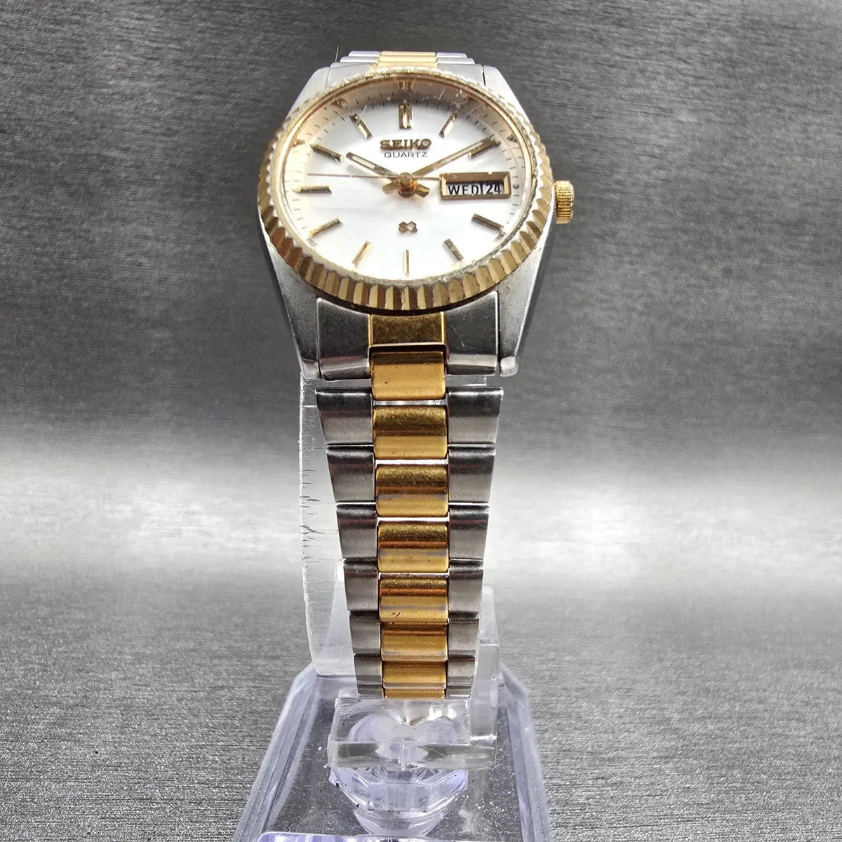 Seiko SQ Watch Women 23mm Silver Dial Two Tone Daydate Round 3Y03-0169 NewBat JP5