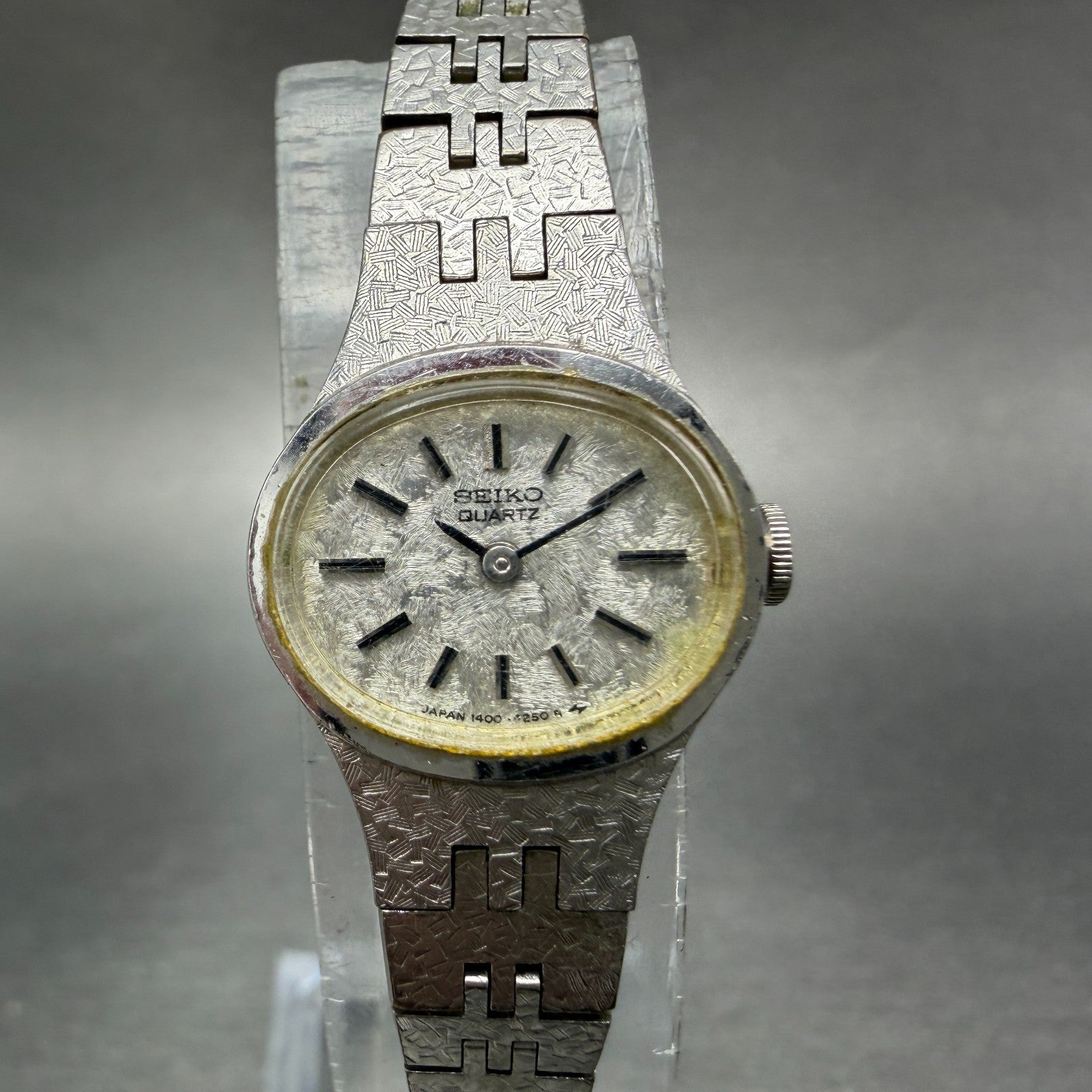 Seiko Watch Women 17mm Silver Dial Silver Tone Oval 1400-7389 New Battery VTG G50