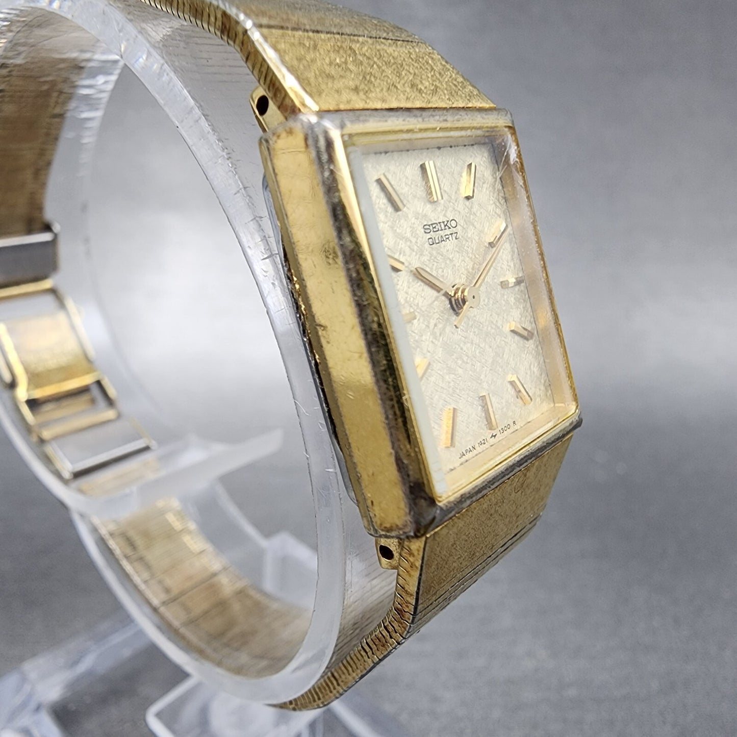 Seiko Tank Watch Women 17mm Champagne Dial Gold Tone Rectangle 14215779 NewBat3