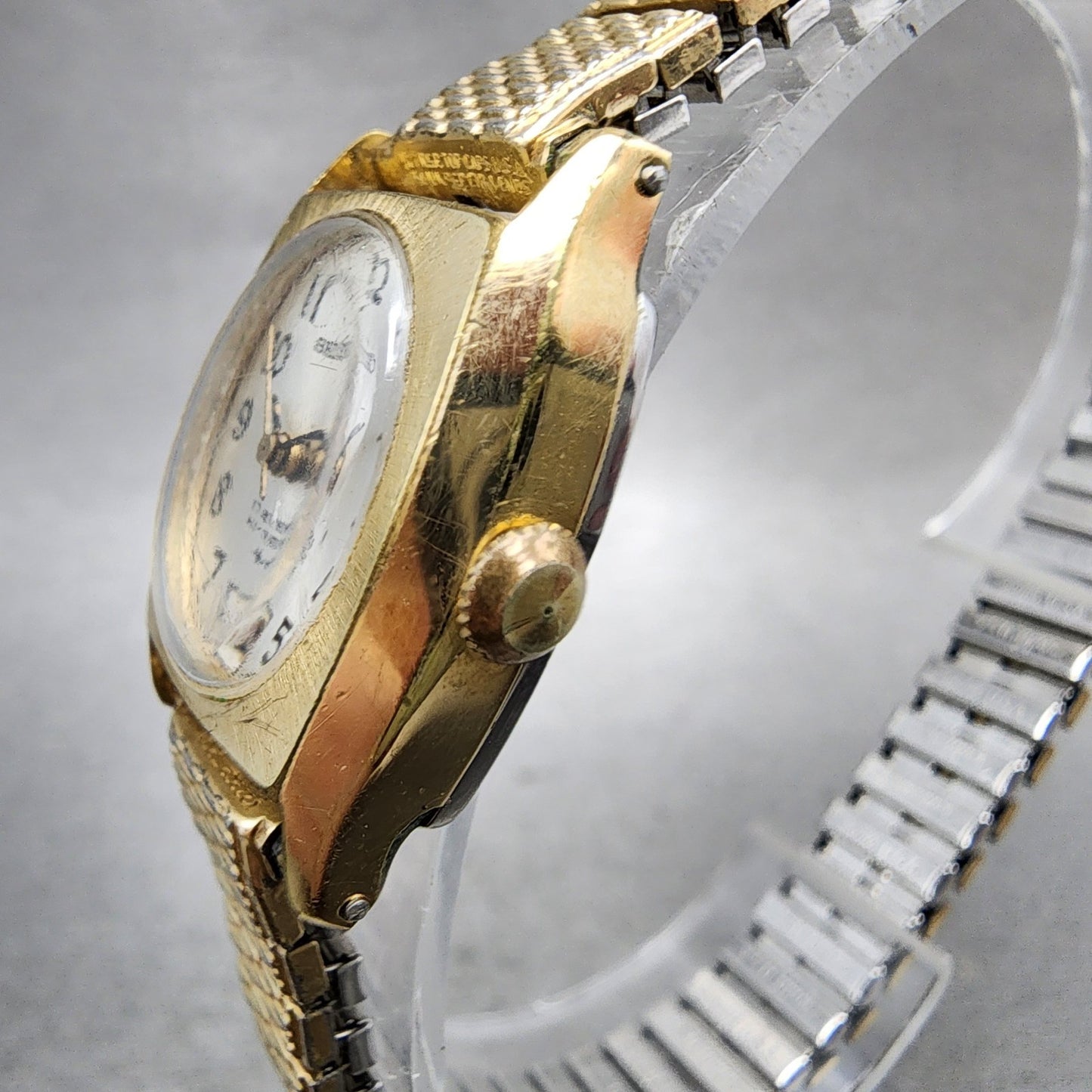 Seiko Watch Women 22mm Silver Dial Gold Tone Rectangle Manual Wind Runs VTG2