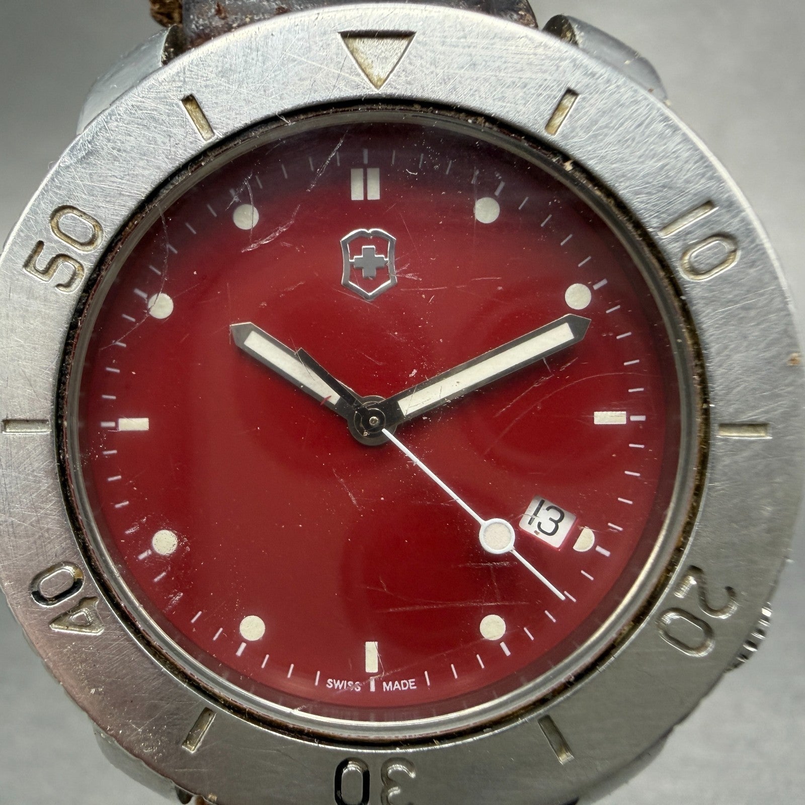 Victorinox Swiss Army V7-10 Sub Watch Men 39mm Red Dial Steel Date Round Newbatt1