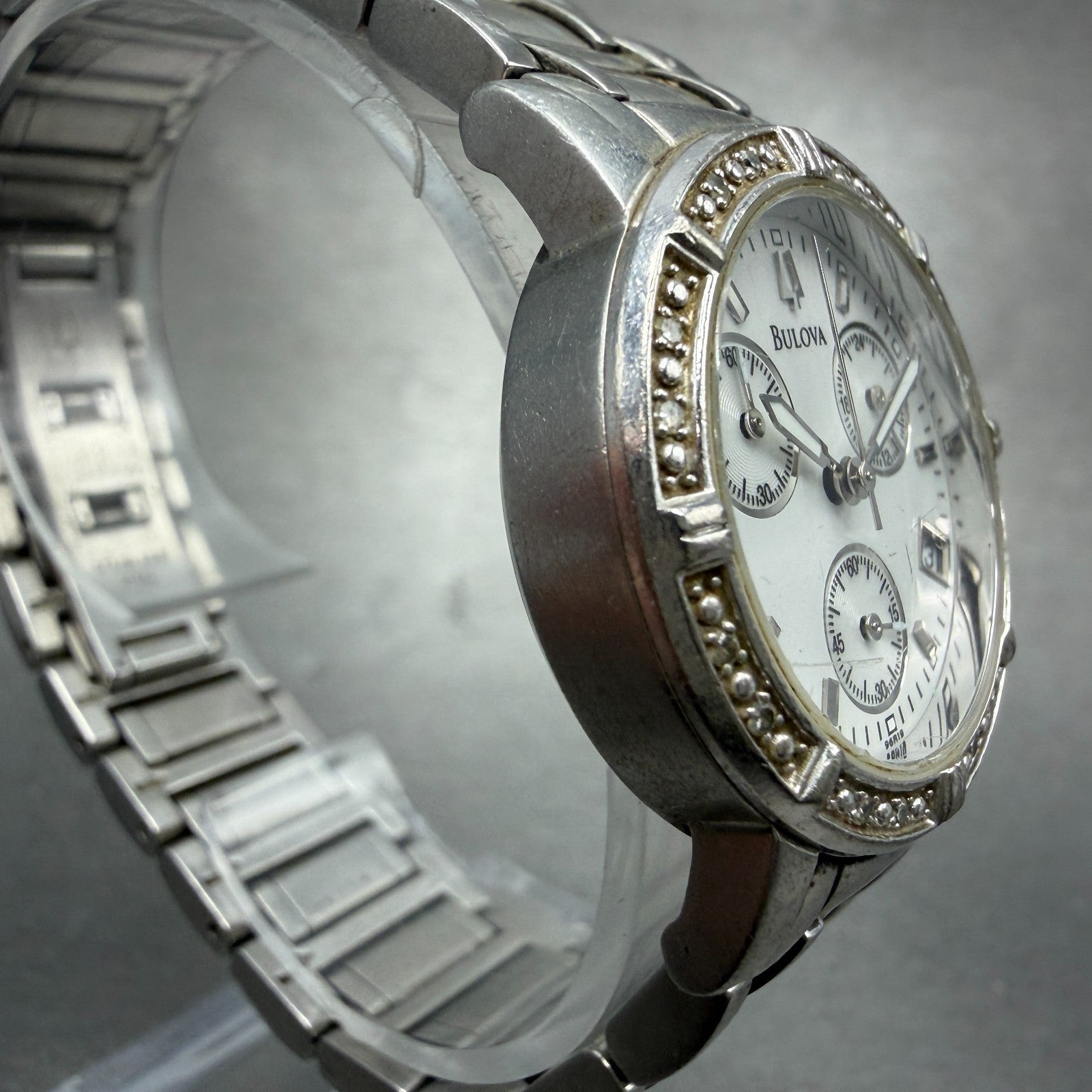 Bulova Chronograph Watch Women 30mm White Dial Silver Tone Date 96R19 New BattVE3