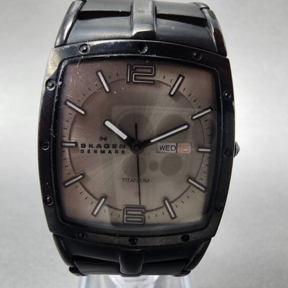Skagen Tank Watch Women 27mm Silver Dial Black Case Daydate Rectangle New BAtt1