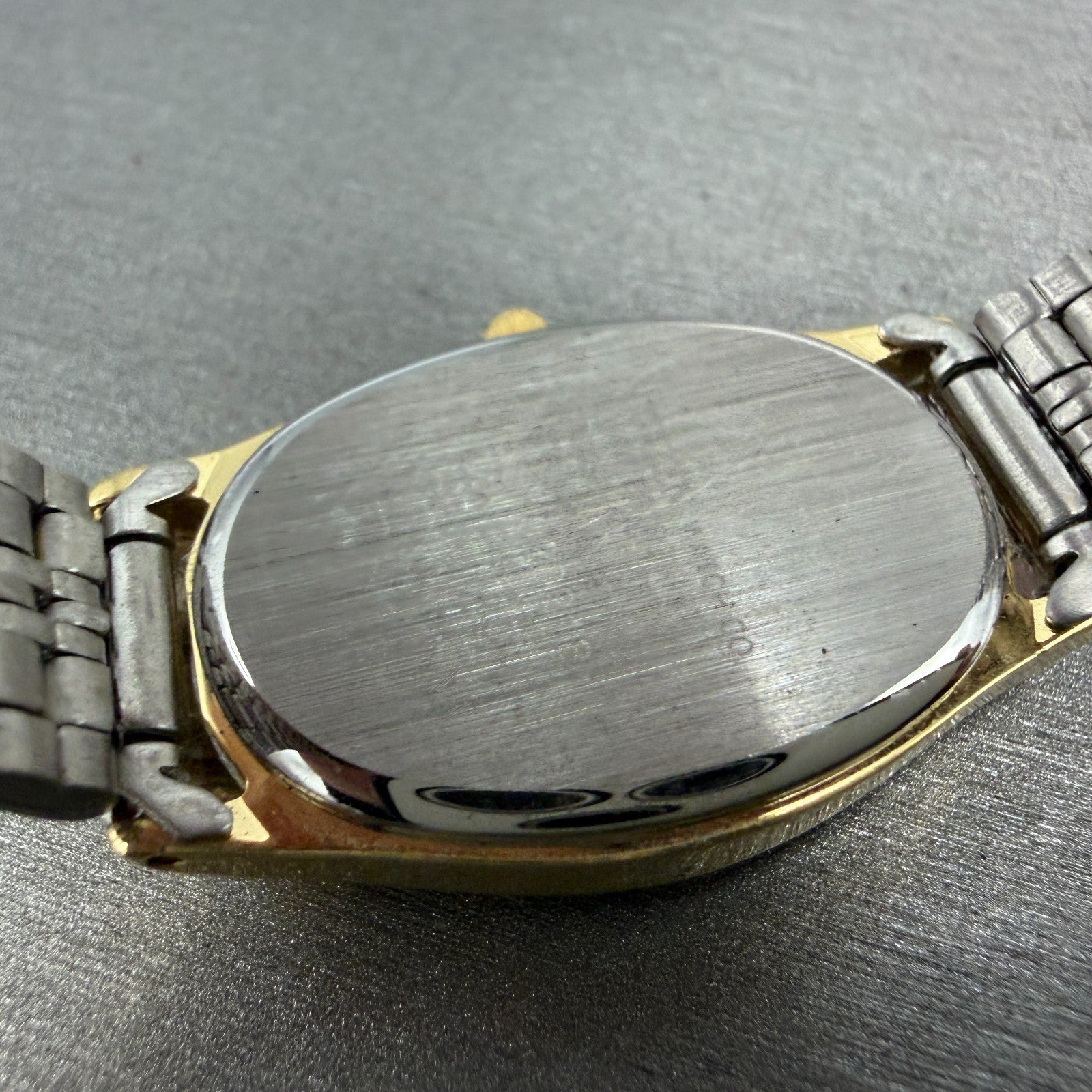 Citizen Riviere Solar Watch Women 23mm MOP Dial Two Tone Oval E031-S033063 Runs9