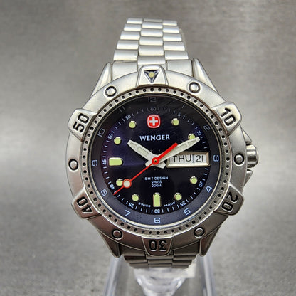 Wenger SMT Dive Watch Women 30mm Blue Dial Steel Daydate Round 091.0654 New Batt0