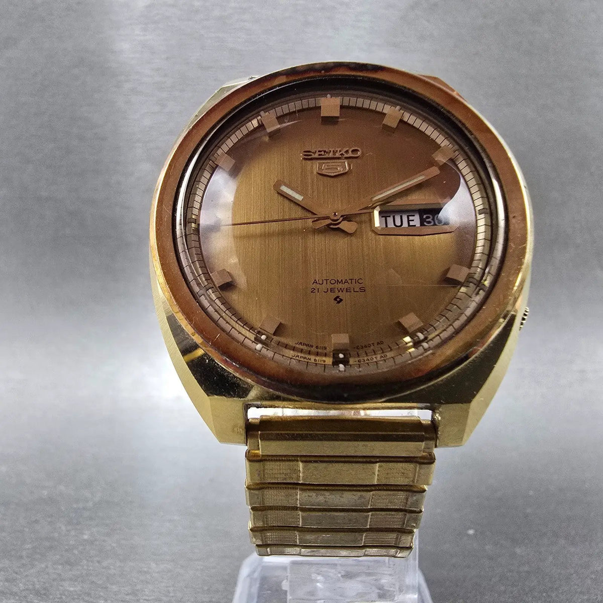 Seiko 5 Automatic Watch Men 39mm Gold Dial Gold Daydate Round 6119-8273 Works6