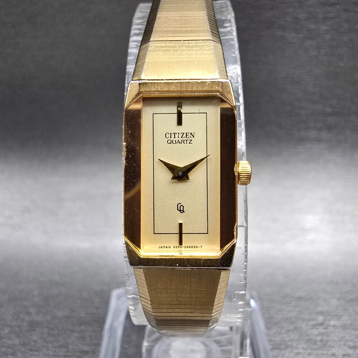 Citizen CQ Watch Women 13mm Gold Dial Gold Tone Rectangle 2250-242068 New Batt0