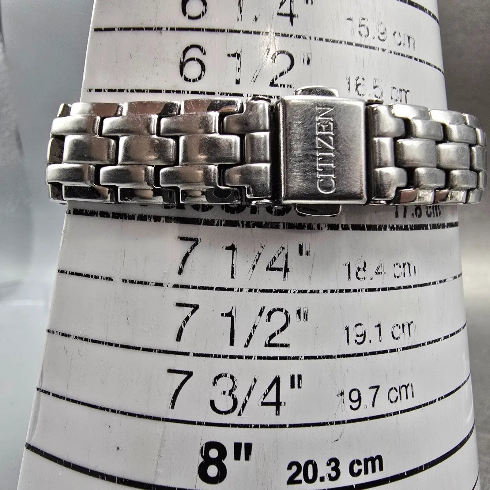 Citizen Eco-Drive Watch Women 25mm Gray Dial Silver Tone Date E011-S049601 RunsK13