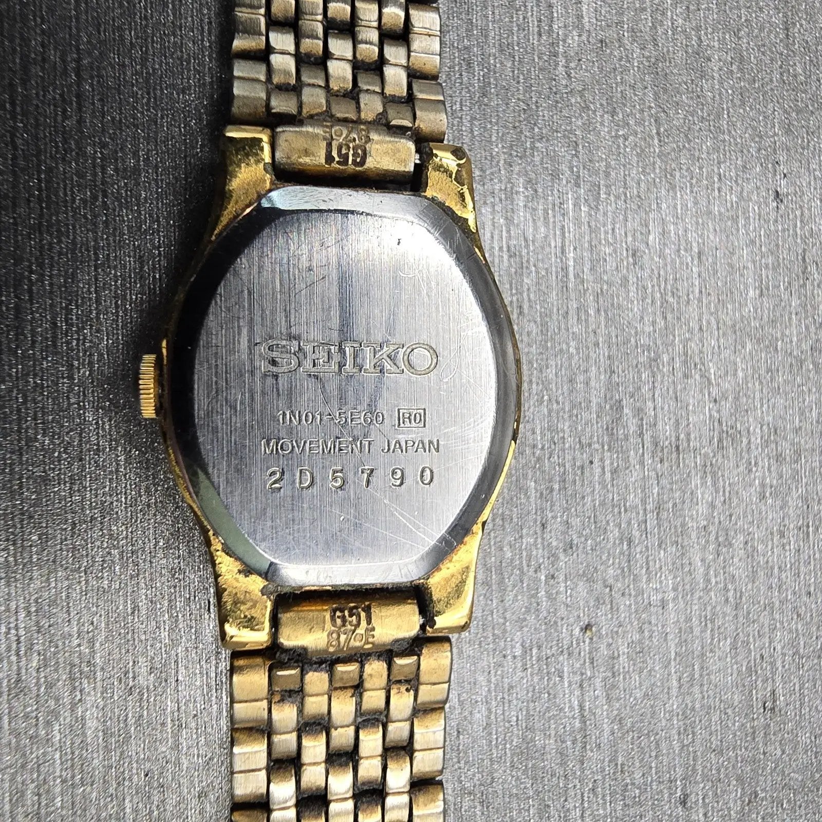 Seiko Watch Women 17mm Gold Dial Gold Tone Oval 1N01-5E60 New Battery Vintage10
