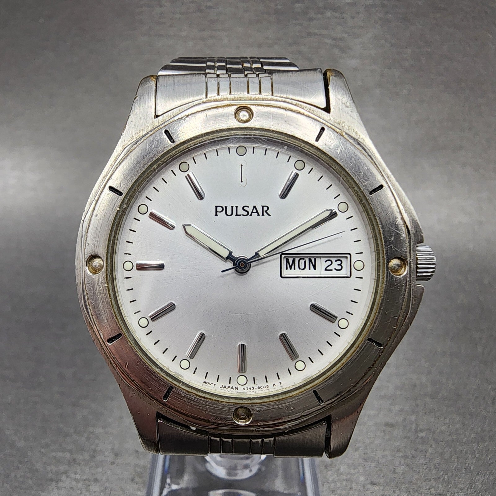 Pulsar Watch Men 38mm Silver Dial Silver Tone Daydate Round V7438A80 New Batt0