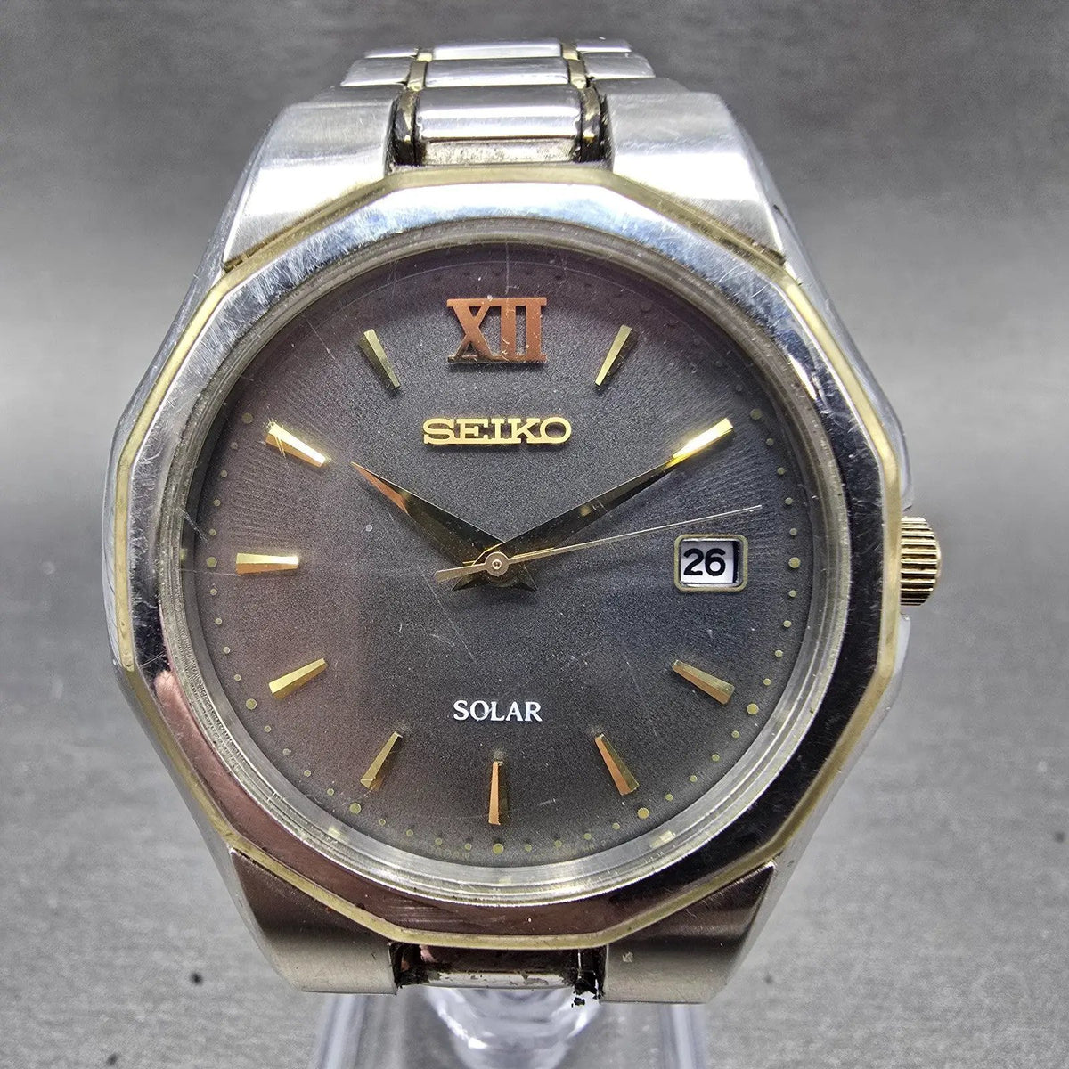 Seiko Solar Watch Men 40mm Gray Dial Two Tone Date Round V157-0AK0 Runs0