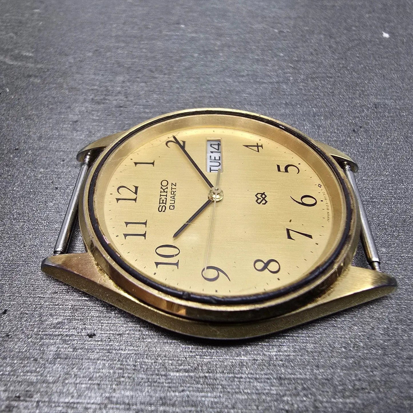 Seiko SQ Watch Men 34mm Champagne Dial Gold Tone Daydate 8123A PARTS NO BACK4