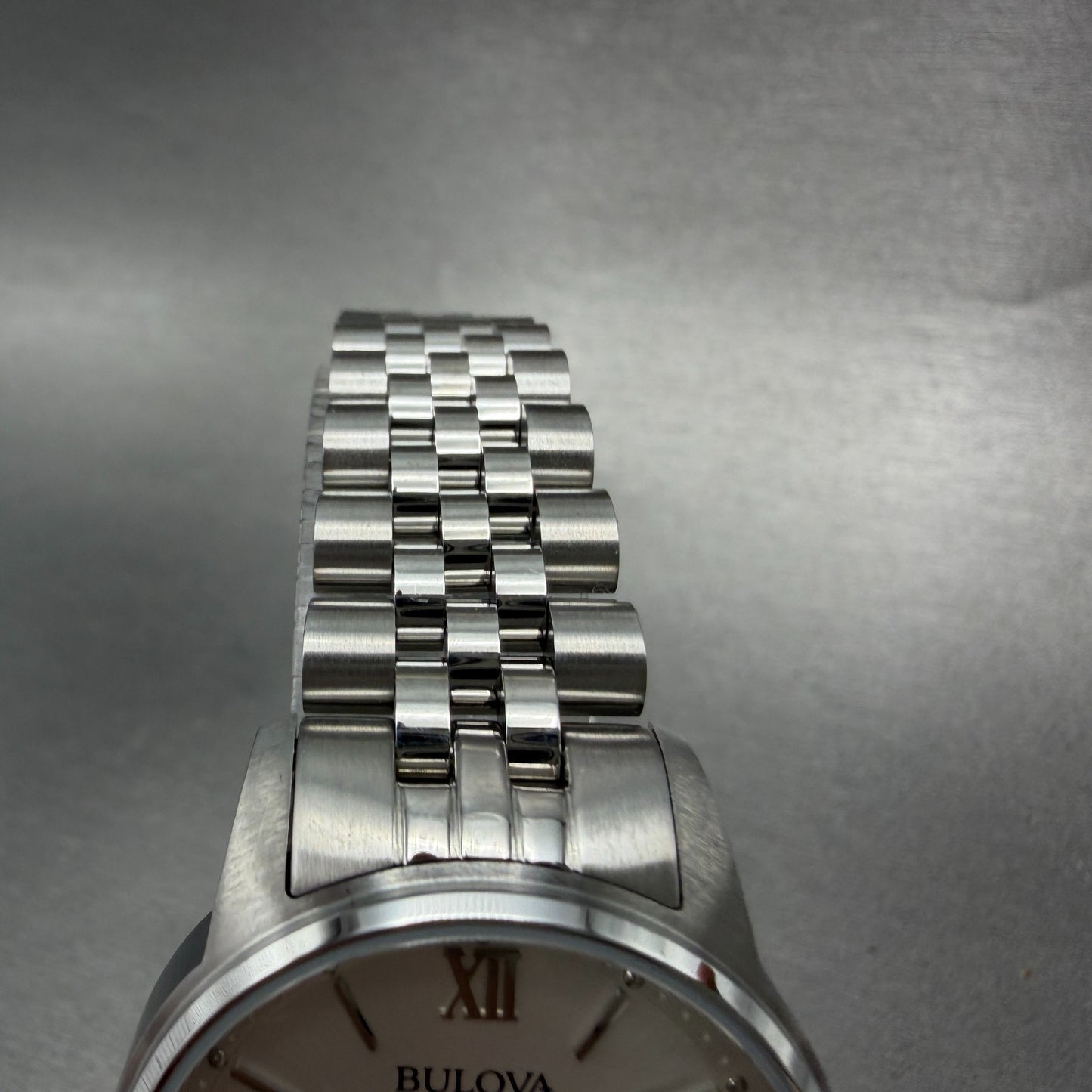 Bulova Watch Women 27mm Silver Dial Steel Date Round 96M159 New Battery4