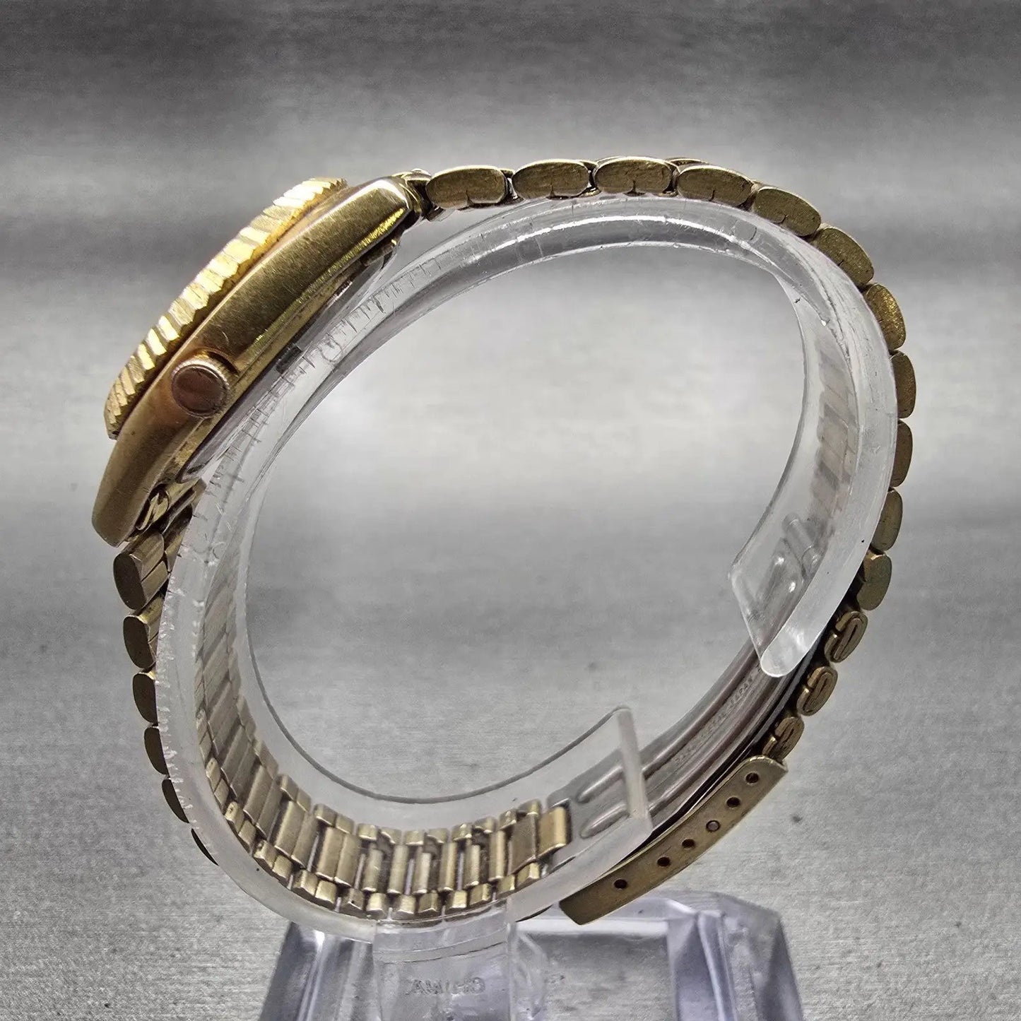 Seiko SQ Watch Women 24mm Gold Dial Gold Tone Daydate Round 3E23-0A60 New Batt6