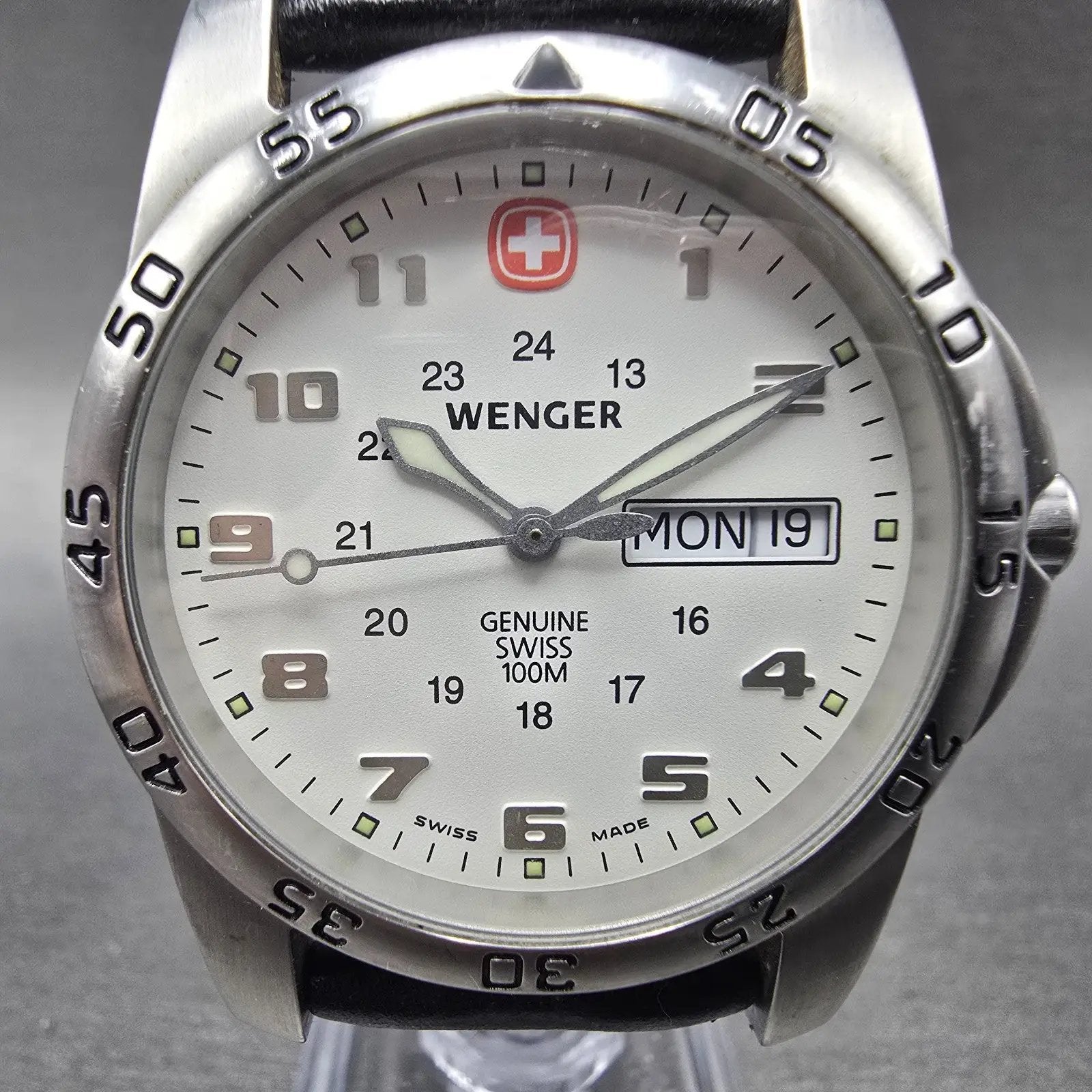 Wenger Dive Watch Men 37mm White Dial Silver Tone Daydate Round New Battery0