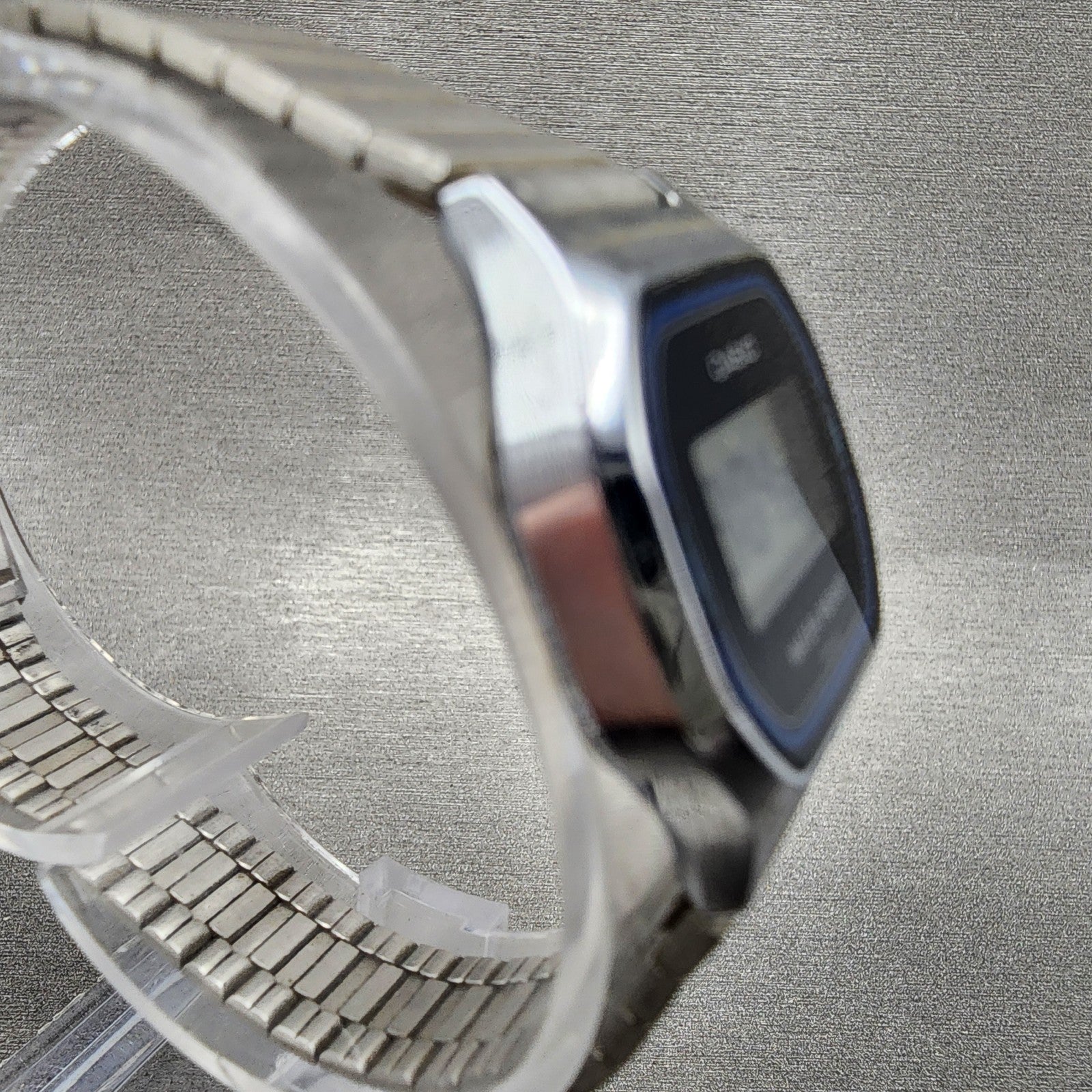 Casio L500 Watch Women 23mm Digital LCD Silver Tone Round Bracelet New Battery3