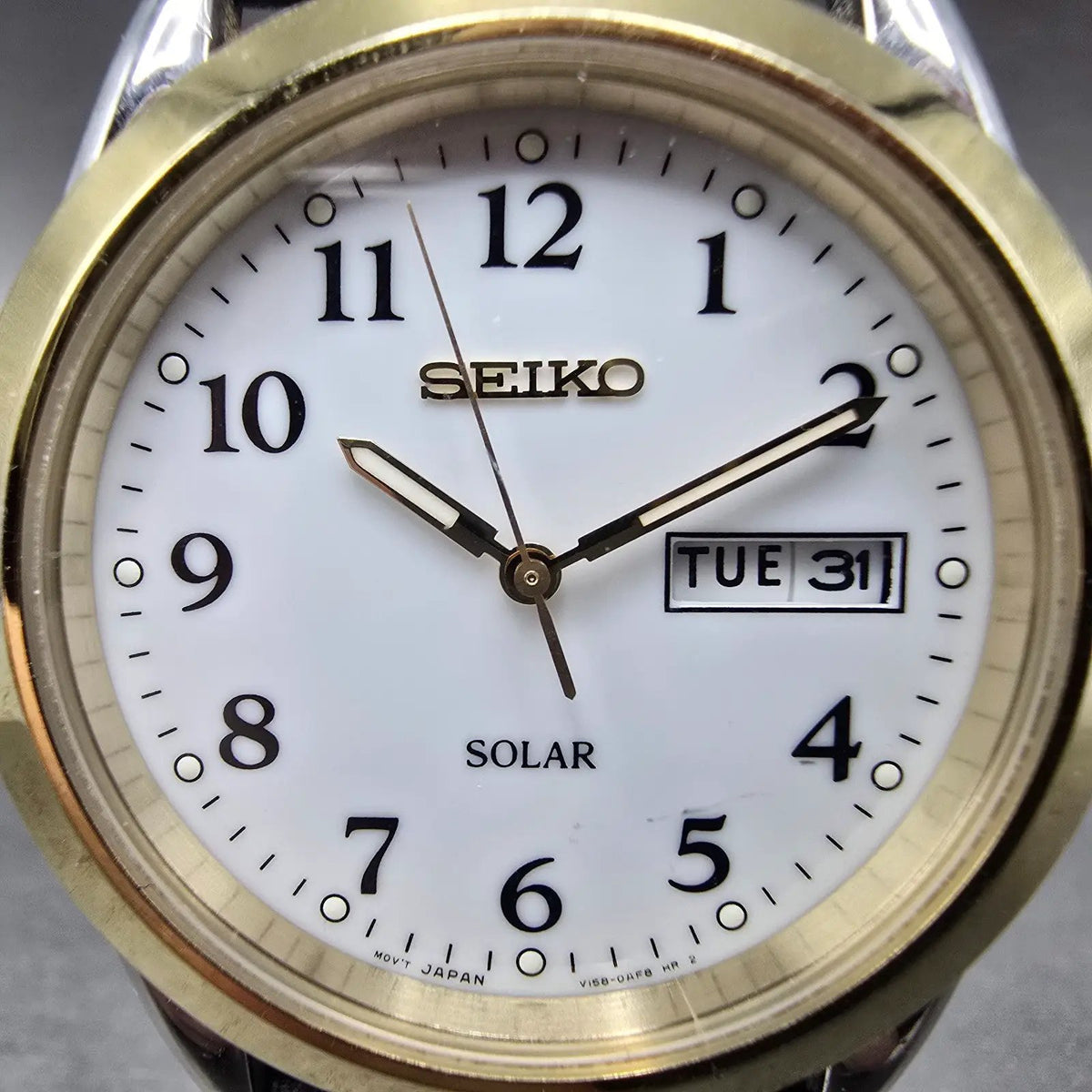 Seiko Solar Watch Men 37mm White Dial Two Tone Daydate Round V158-0AB0 Runs JP1
