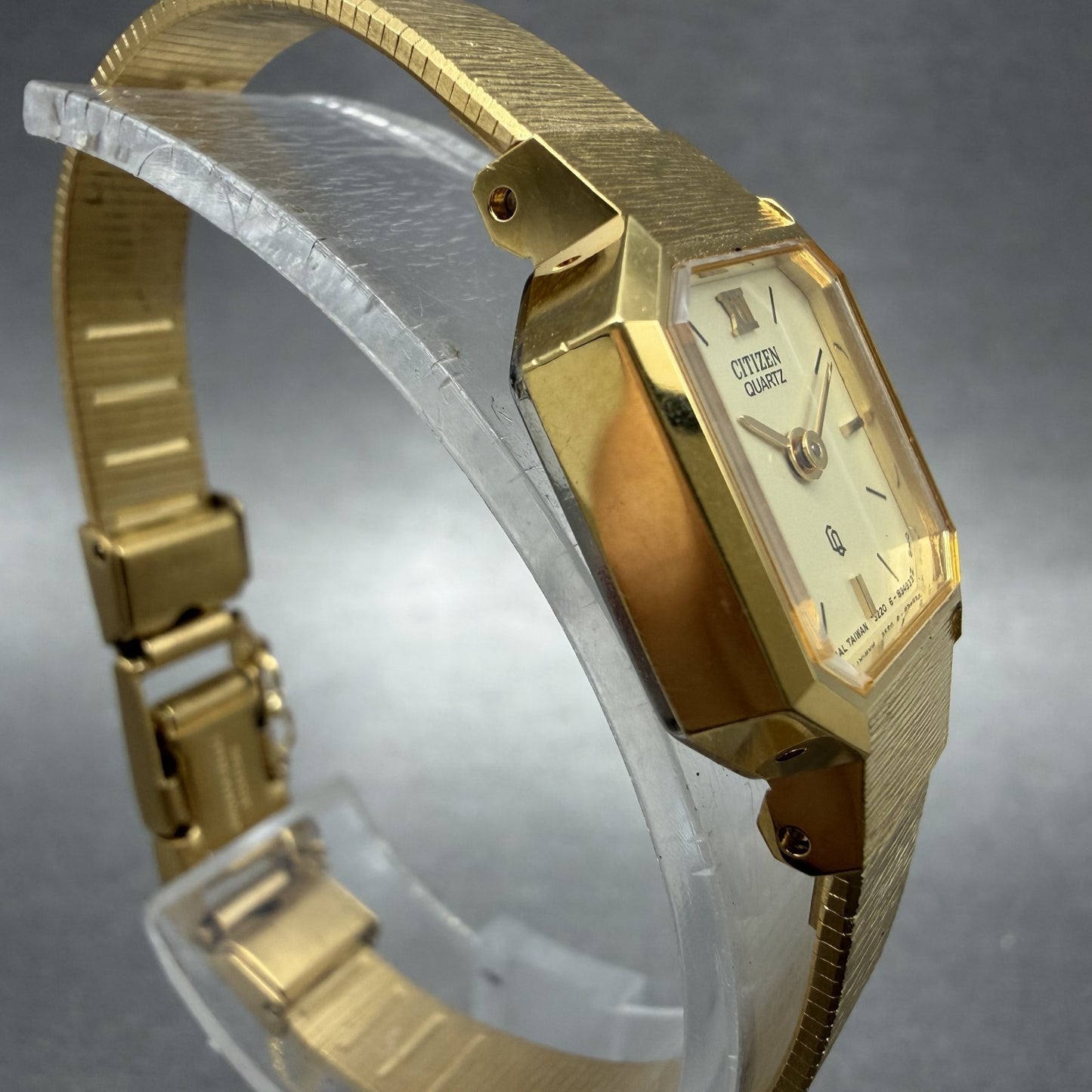 Citizen CQ Watch Women 16mm Cream Dial Gold Tone Octagon 3220-949871 New Batt3
