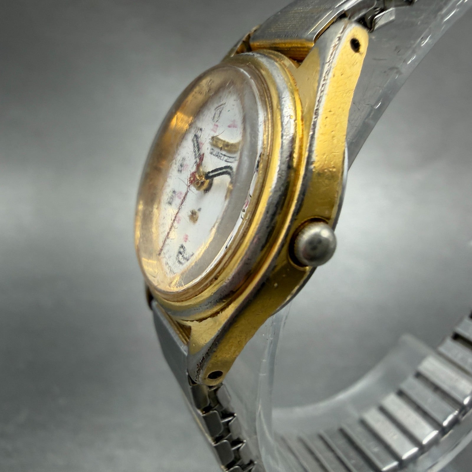 Seiko SQ Watch Women 24mm White Dial Gold Tone Daydate Round 7N83-6A09 NewBat B82