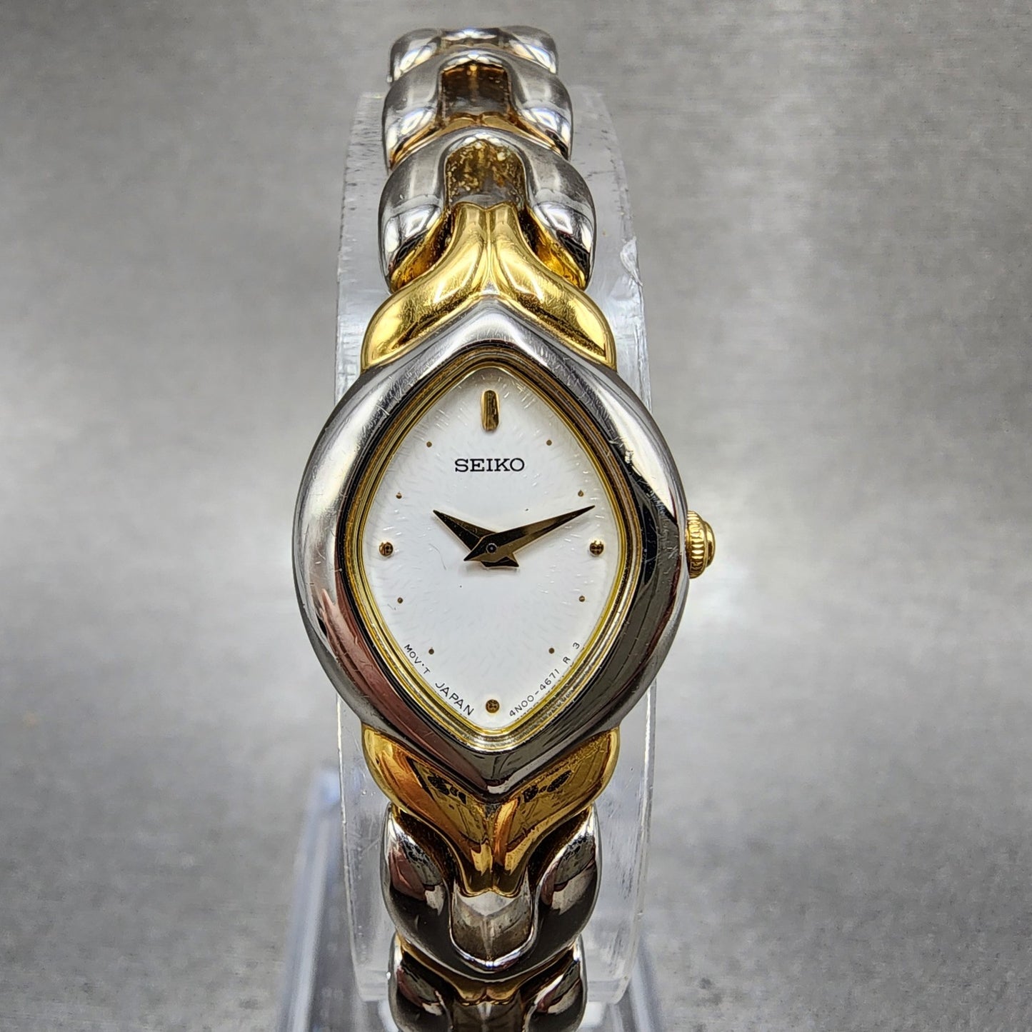 Seiko Watch Women 17mm White Dial Two Tone Oval 4n006581 New Battery0