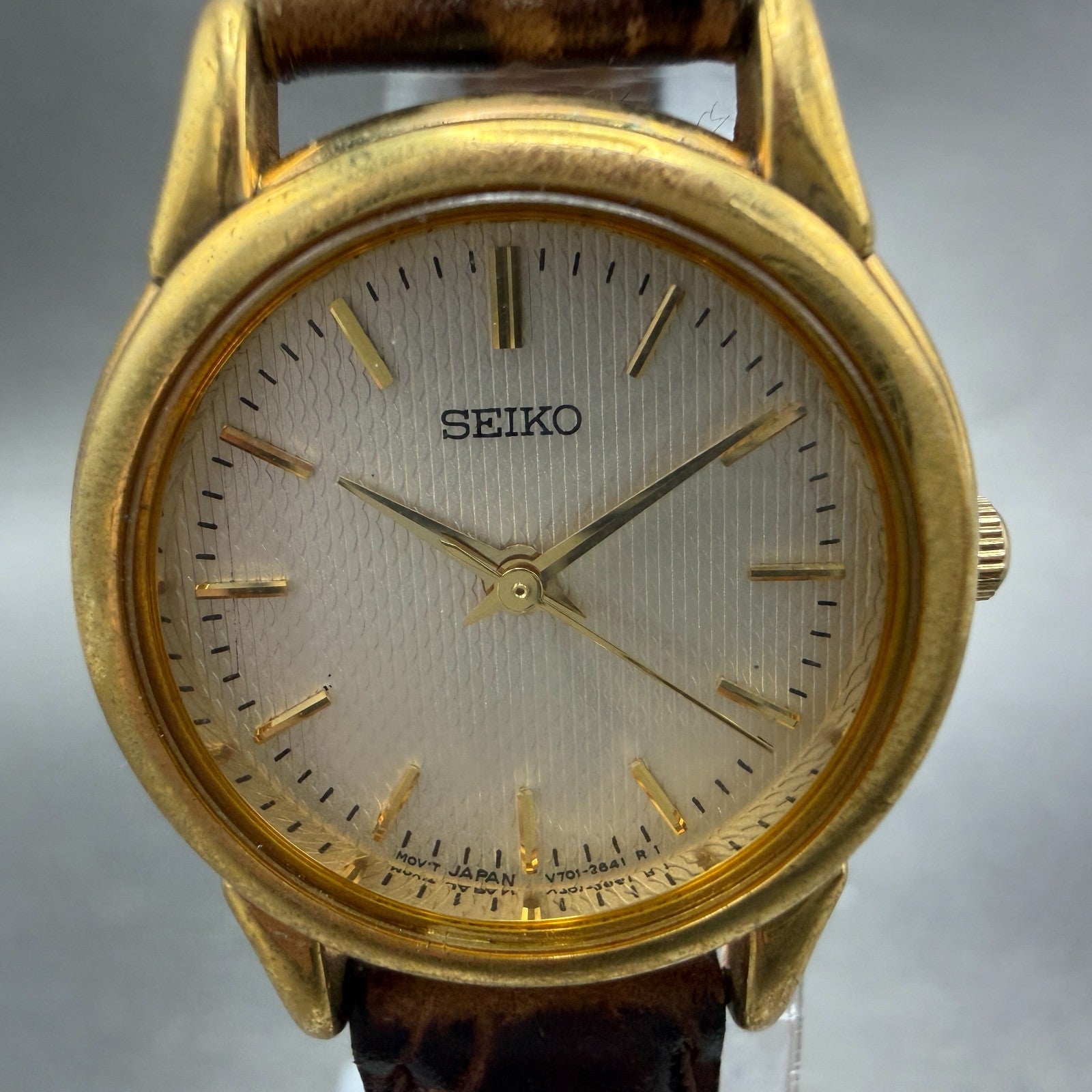 Seiko Watch Women 25mm White Dial Gold Tone Round V701-1930 New Battery Vintage1