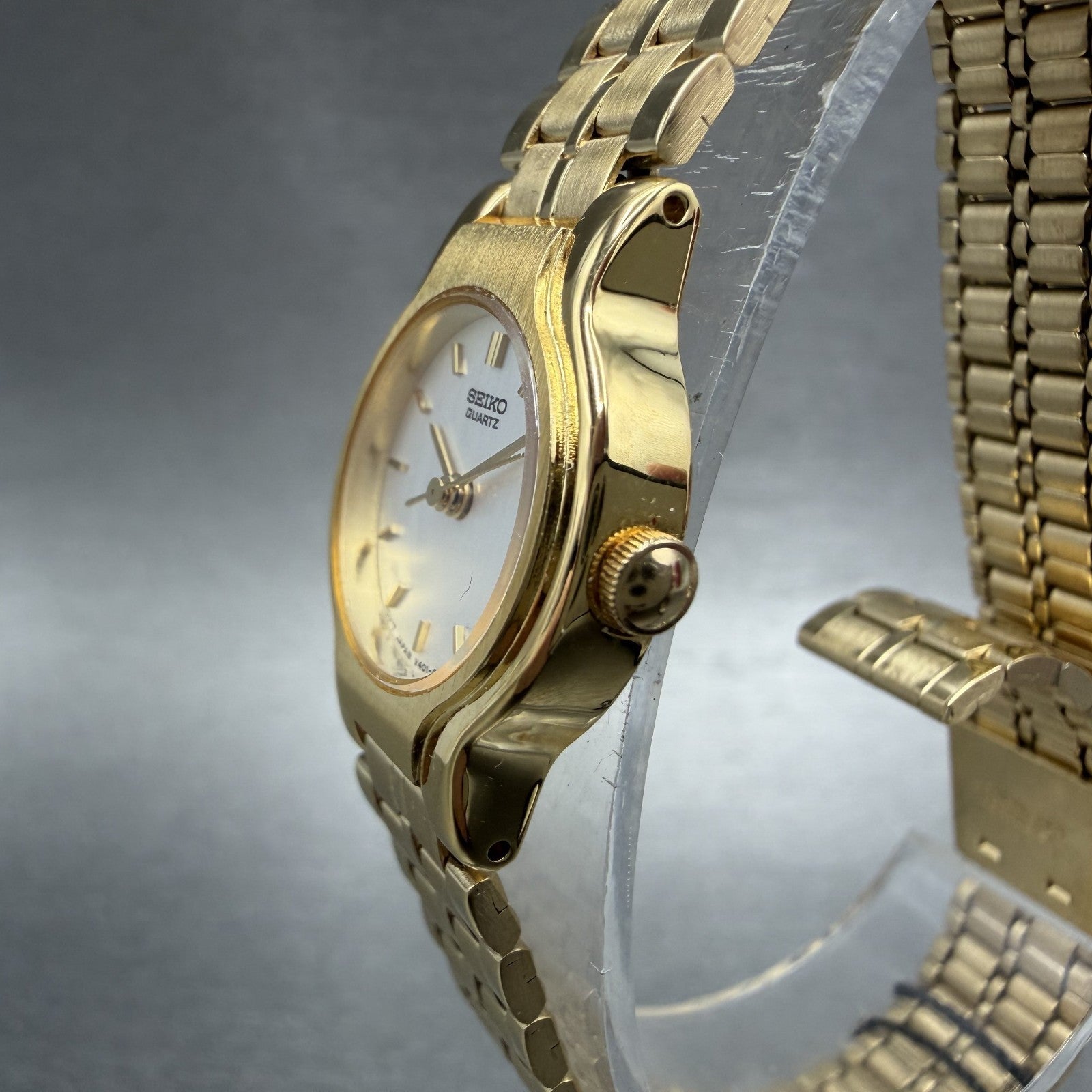 Seiko Watch Women 19mm White Dial Gold Tone Round V4010099 New Batt NOS W/Box2
