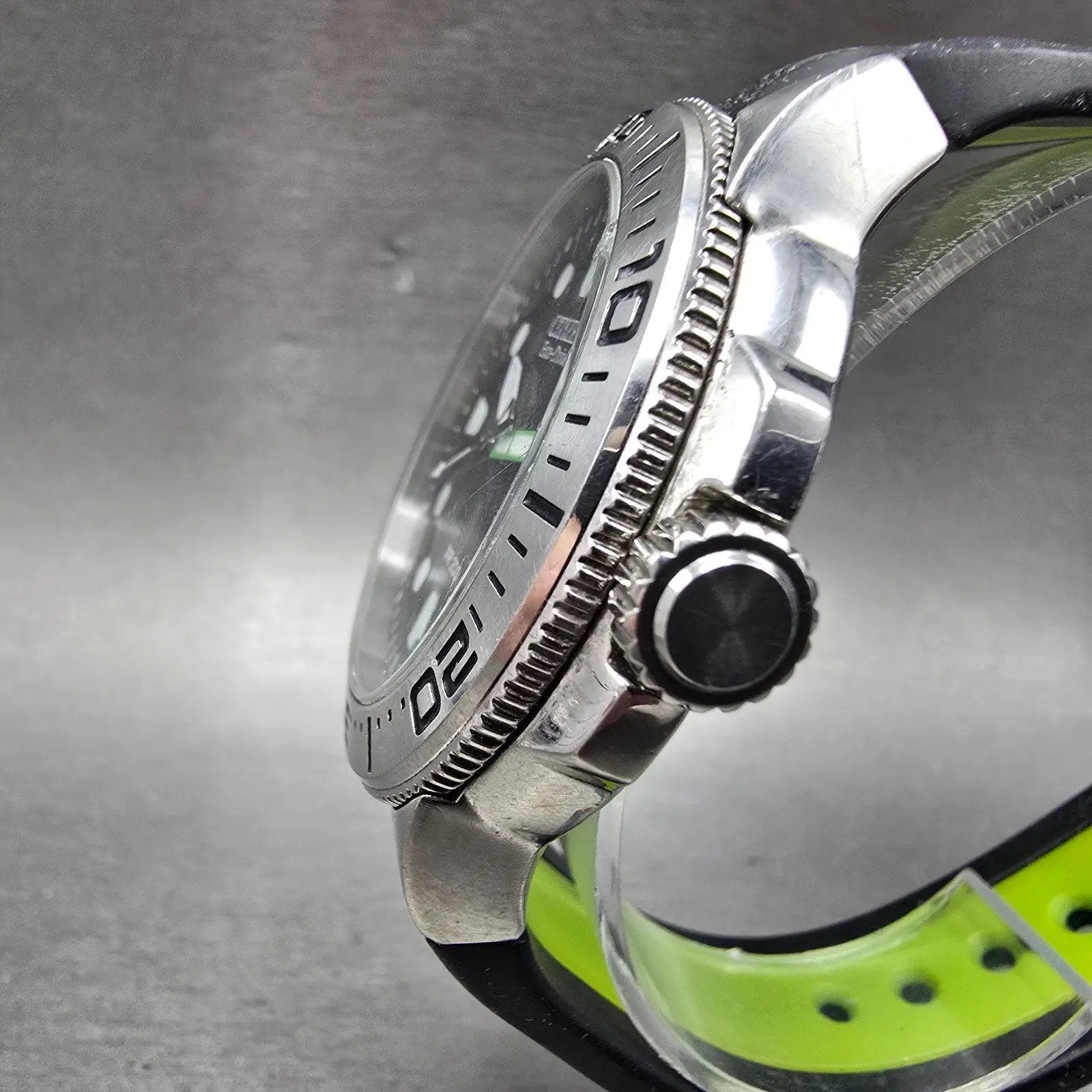 Citizen Eco-Drive Dive Watch Men 46mm Black Dial Steel Green E168-S080100 Runs2