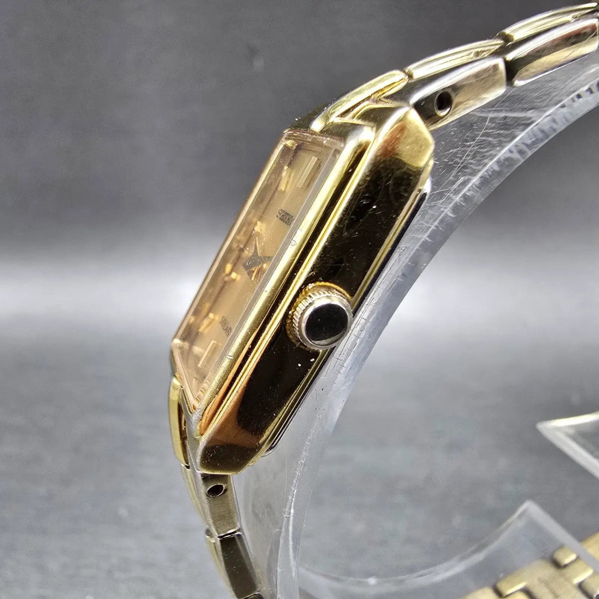 Seiko Solar Tank Watch Women 15mm Gold Dial Gold Tone Rectangle V116-0AH0 WorksL2