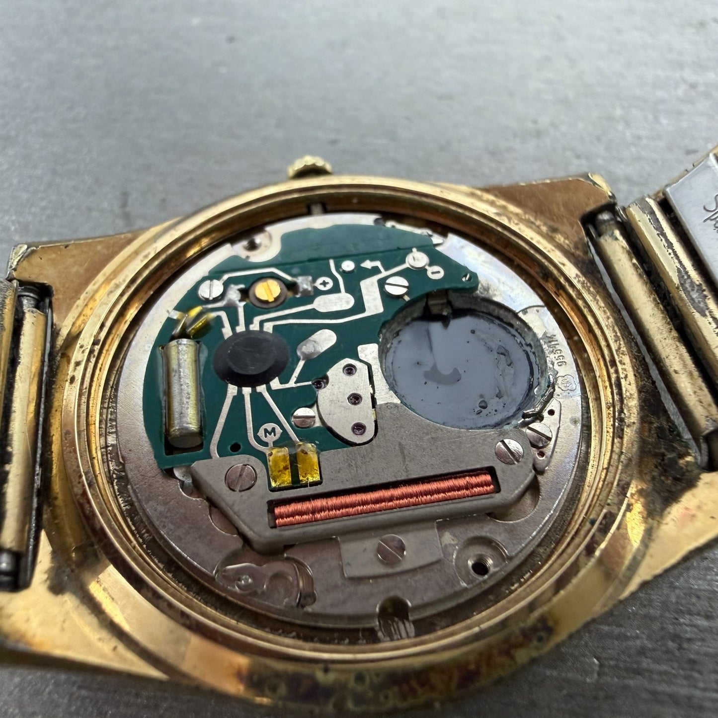 Hamilton Watch Men 34mm Silver Dial Gold Tone Date Round NO CASEBACK PARTS10