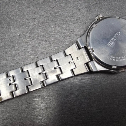 Seiko Solar Watch Men 38mm Black Dial Silver Tone Date READ!!!!!! V157-0AG0 Runs15