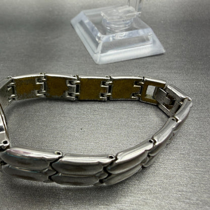 Citizen Watch Women 17mm MOP Dial Silver Tone Round 2200-241991 New Battery VTG11
