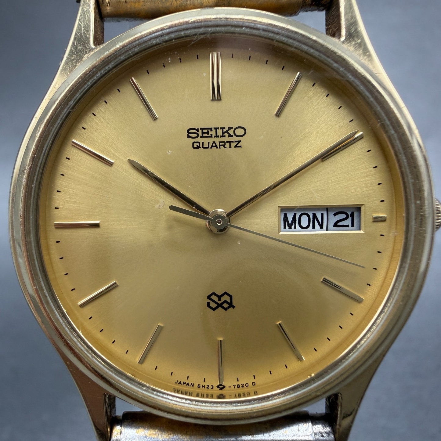 Seiko SQ watch Men 33mm Champagne Dial Gold Tone Daydate 5H23-7B00 New Battery1