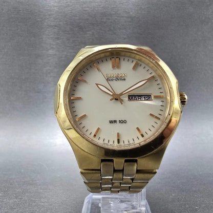 Citizen Eco-Drive Watch Men 39mm Cream Dial Gold Daydate E101-S044286 READ!!!!!!5