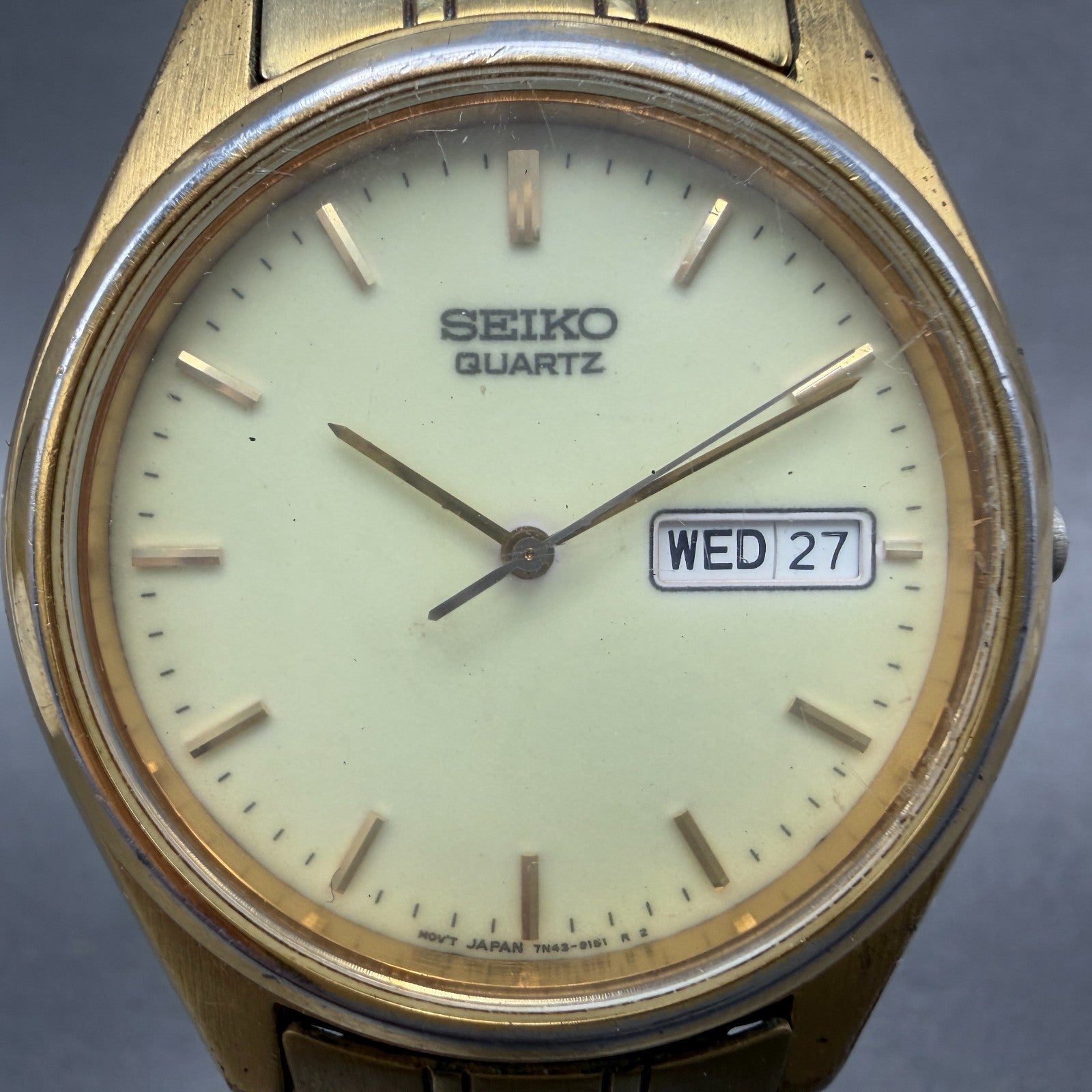 Seiko Watch Men 37mm Luminous Dial Gold Tone Daydate Round 7N43-9048 New Batt 7H1